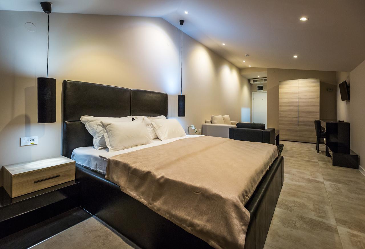 Hotel Crystal Light Ni Екстериор снимка